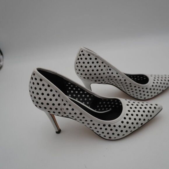 NINE WEST WHITE PERFORATED UPPER POINTED TOE PUMPS BLACK POLKA DOT CUTOUT SZ 9M - Picture 3 of 6